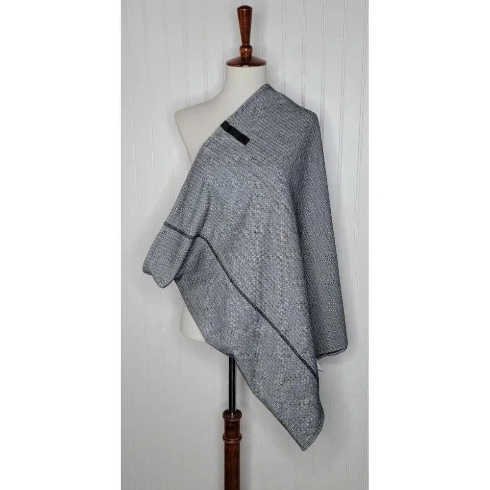 Lululemon Athletica Black White Herringbone Black Vinyasa Infinity Scarf Rare